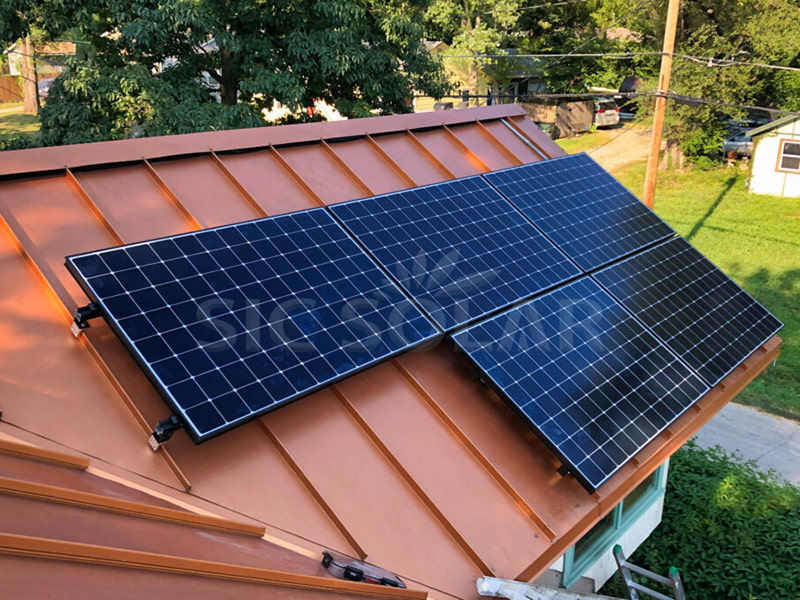 تركيب ألواح شمسية بقدرة 5 كيلوواط على سقف معدني في الولايات المتحدة الأمريكية