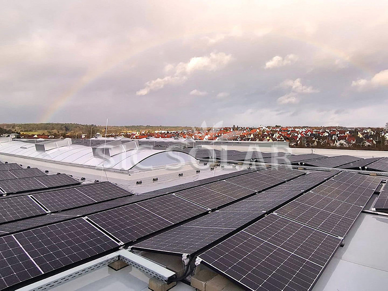 نظام تركيب الألواح الشمسية على أسطح مسطحة بقدرة 200 كيلوواط في إيطاليا