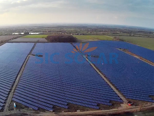 أنظمة رفوف الطاقة الشمسية الأرضية بقدرة 17 ميجاوات في فيتنام