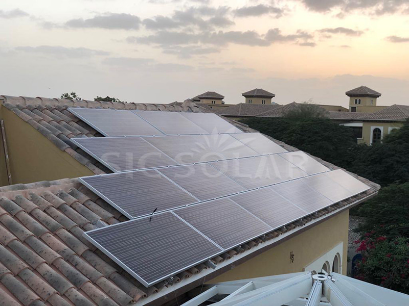 حوامل الطاقة الشمسية لأسقف من بلاط السيراميك بقوة ١٠ كيلووات في هولندا