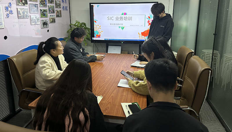 شركة SIC Solar تعزز المهارات الفنية لفريق المبيعات